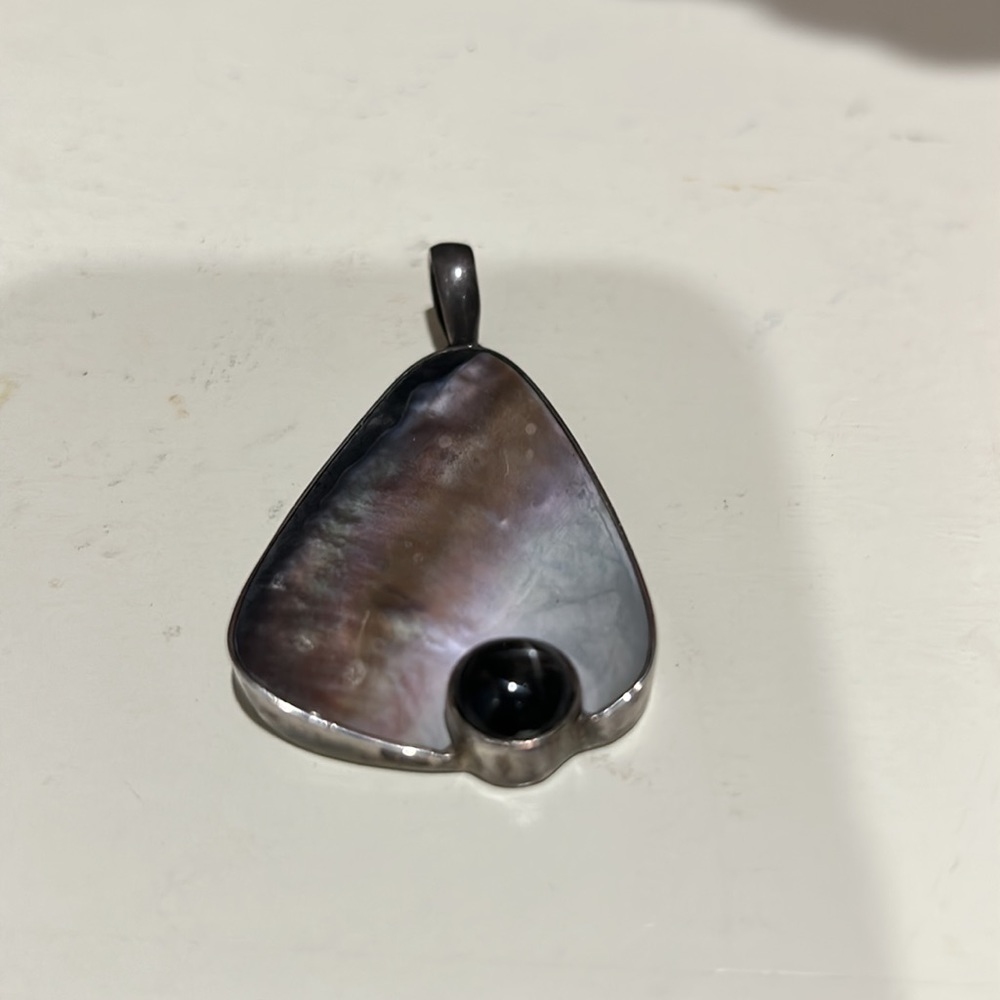 Mother of Pearl with black Pearl pendant